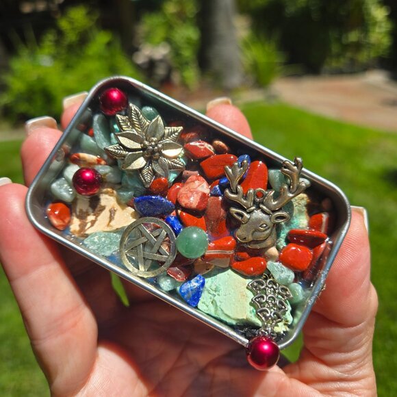 Christmas Holiday Festive Crystal Charm Magicks Tin Home Decor - Picture 3 of 5